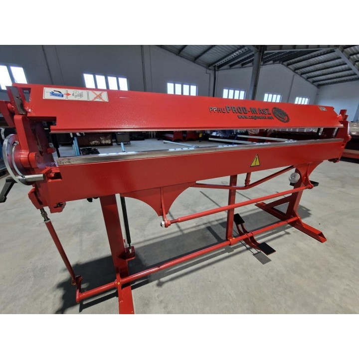 Abkantbank RED PLUS 2700/1.0/160* mit Fußpedal, Aussparung Biegemaschine