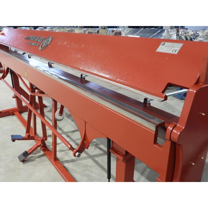 Abkantbank RED PLUS 2700/1.0/160* mit Fußpedal, Aussparung Biegemaschine